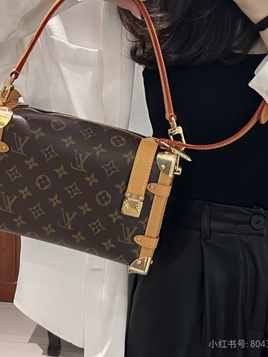 Classic Louis Vuitton Bag: A Stylish and Versatile Choice for Elegance - Picture 4 of 7